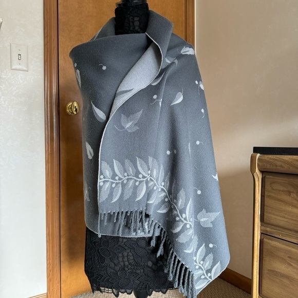 Vintage Gray Italian Wool Leaf Pattern Blanket Scarf Wrap - Picture 3 of 16